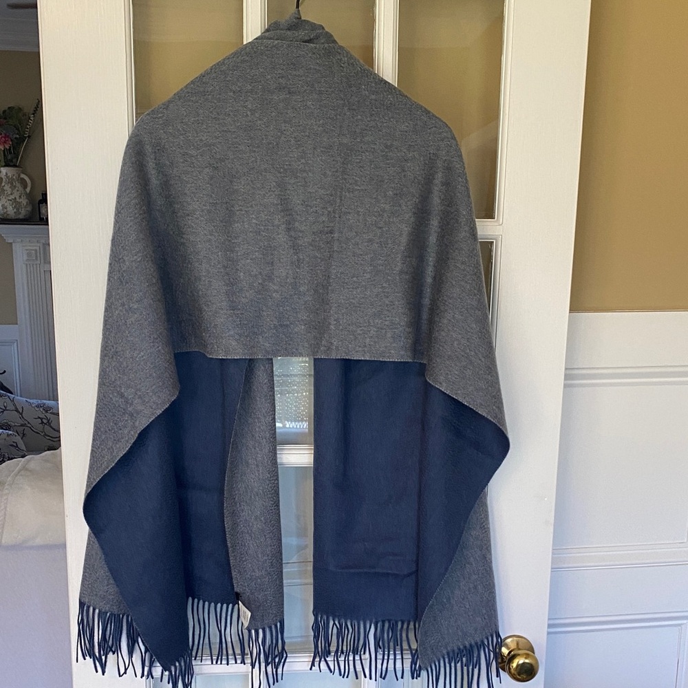 Halogen Gray and Blue Wrap